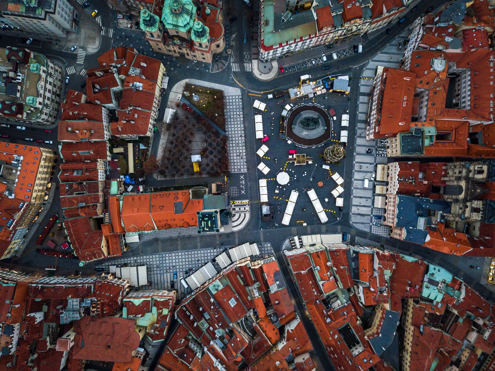 Prague+Old+Town+Square+look+down 28e3e2a0