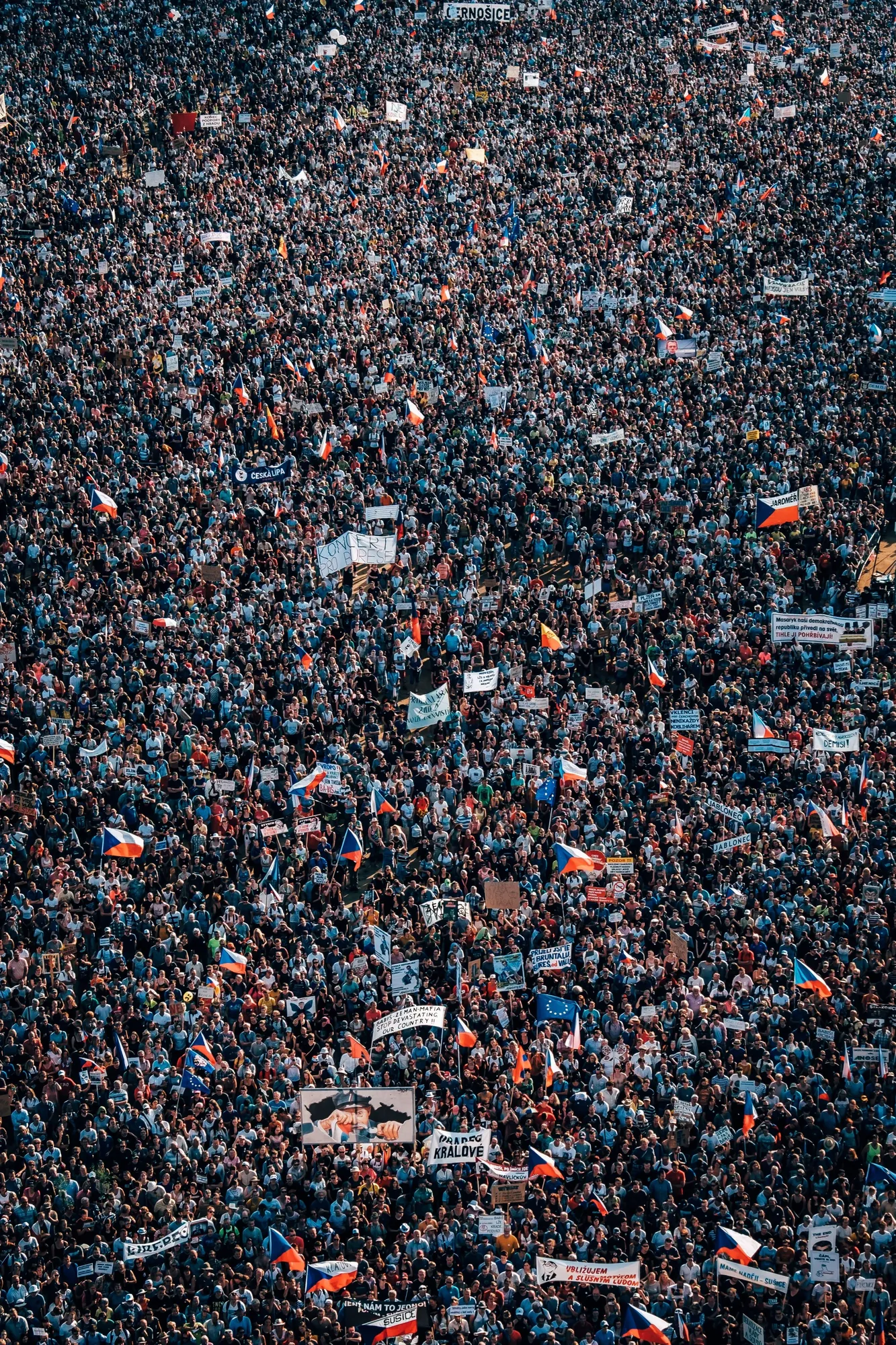  Crowds protesting at Letna park 