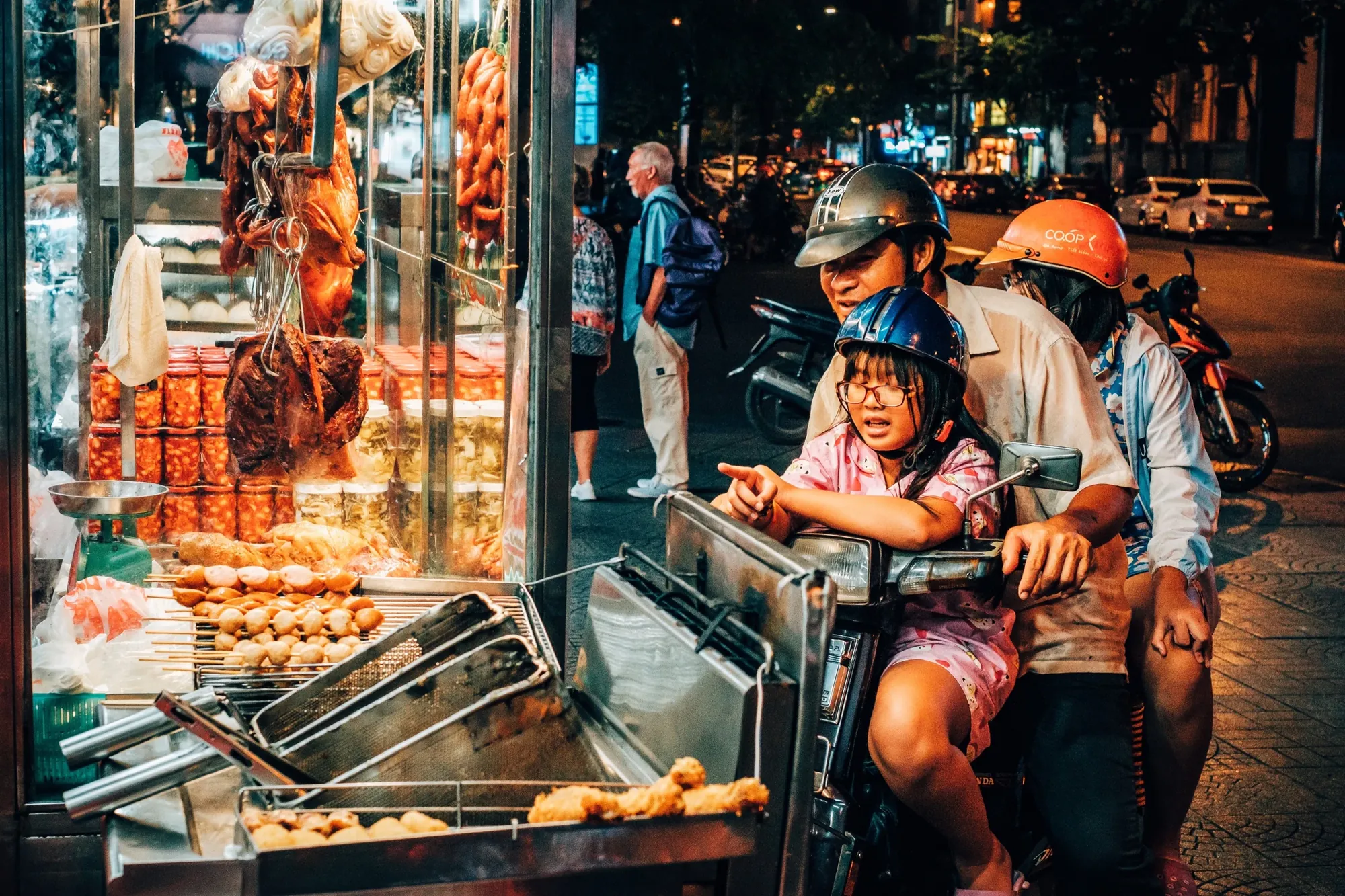  Saigon at night 