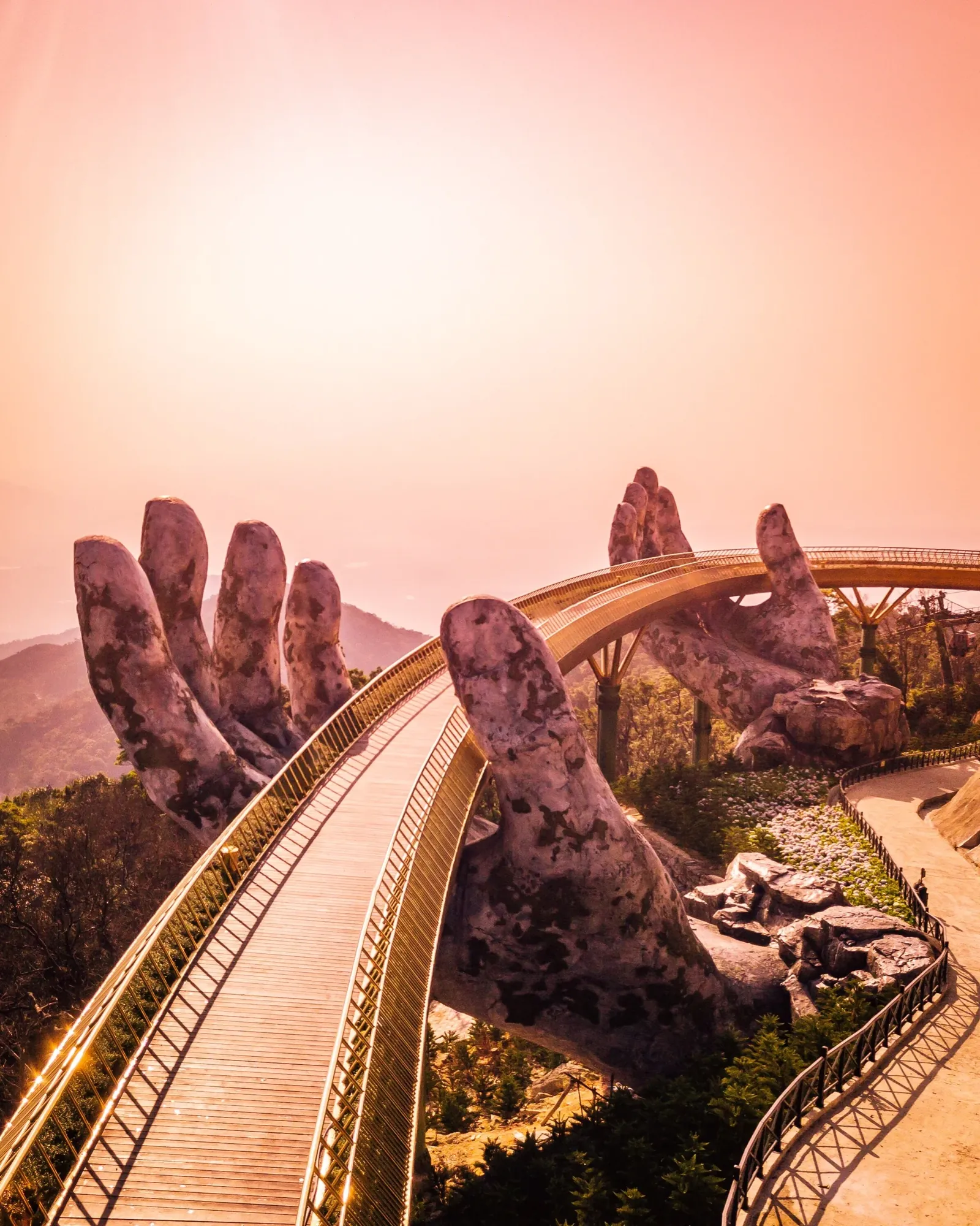 Golden Bridge aka Gods hands, Bà Nà Hills, Da Nang 
