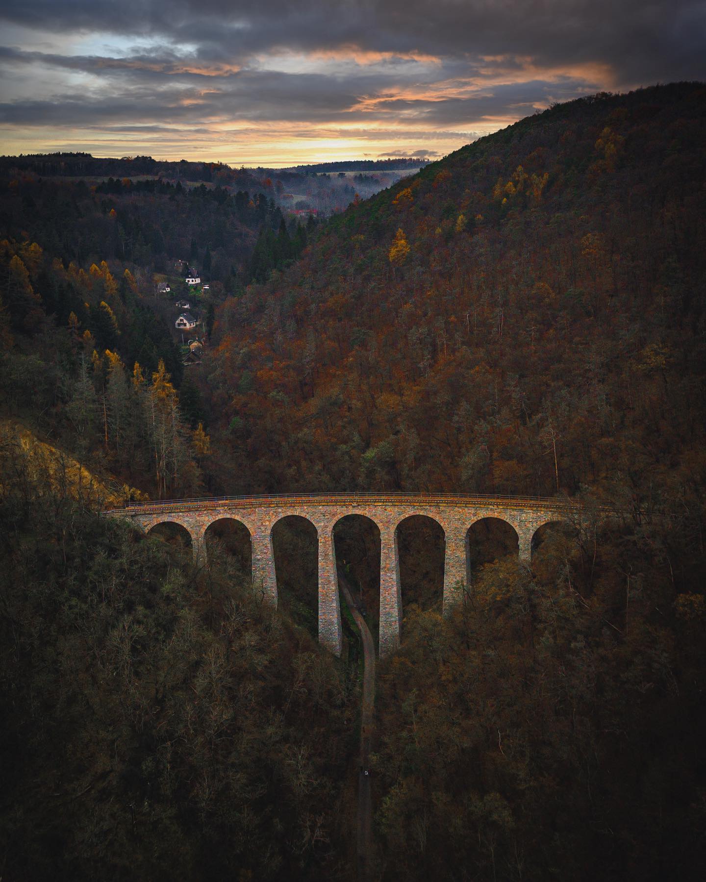 Human made connections 🍁🍃🍂 #zampach #autumnczech #zampach #railwaybridge #zampasskyviadukt #travelczech #fall #autumncolors