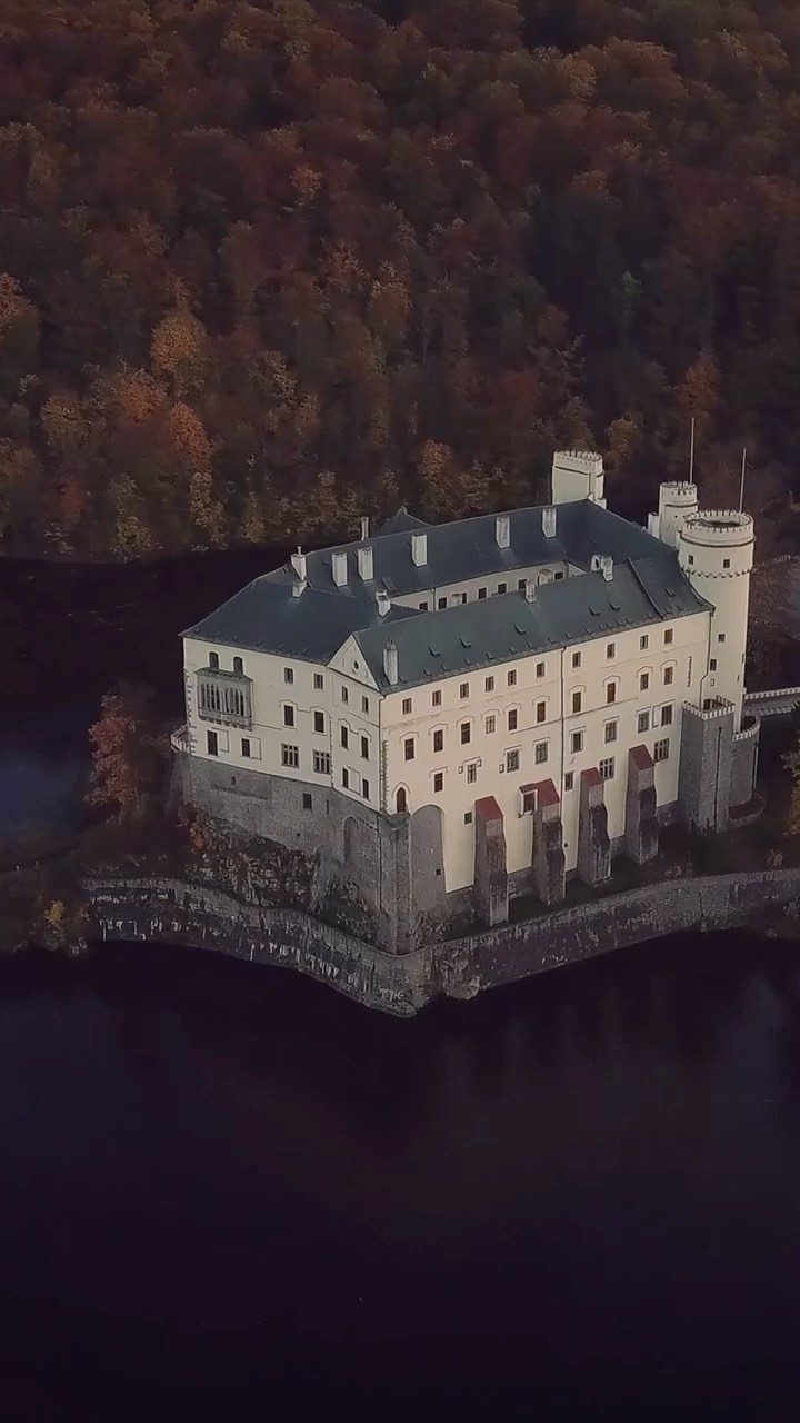#fromwhereidrone #thisisczech #castle #orlik #fall #autumn #czechia #czech #dronephotography